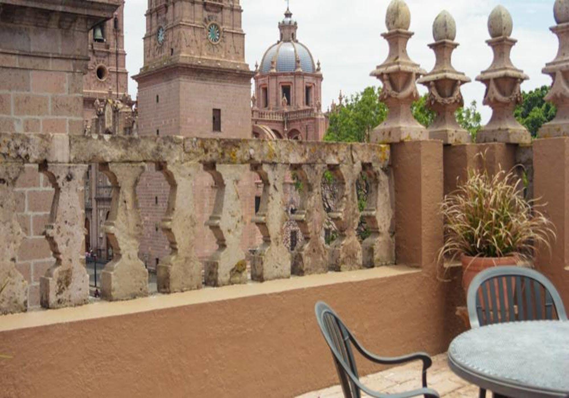 Mision Catedral Morelia Exterior foto